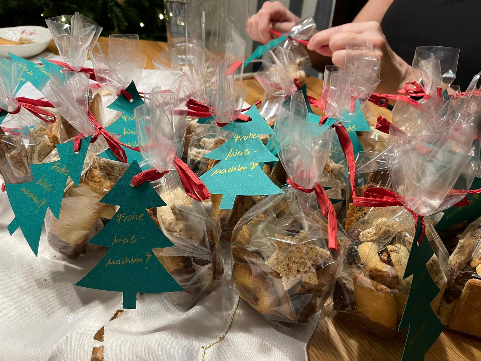 Für die Heilig-Abend-Aktion wurden viele Plätzchen gebacken und verpackt