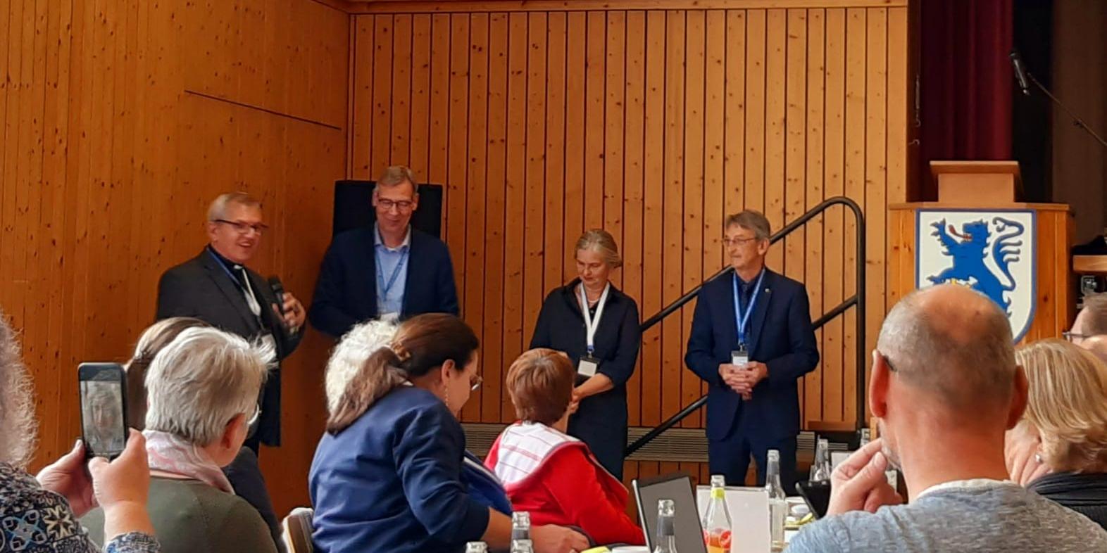 Peter Klauer und Roland Hinzmann zu Besuch bei der Synode des ev. Kirchenkreises Trier