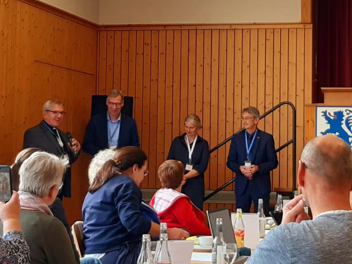 Peter Klauer und Roland Hinzmann zu Besuch bei der Synode des ev. Kirchenkreises Trier