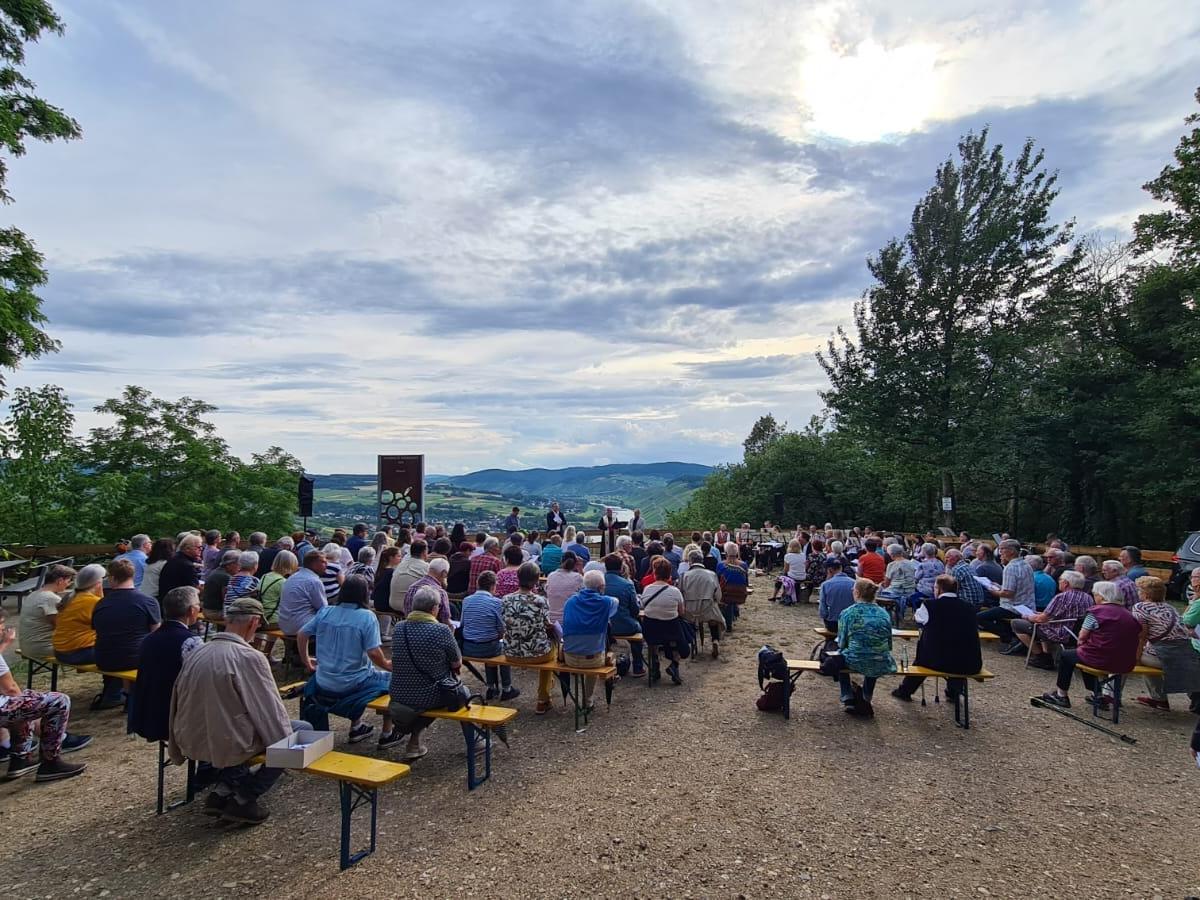 Eröffnungsgottesdienst auf der Schönen Weinsicht