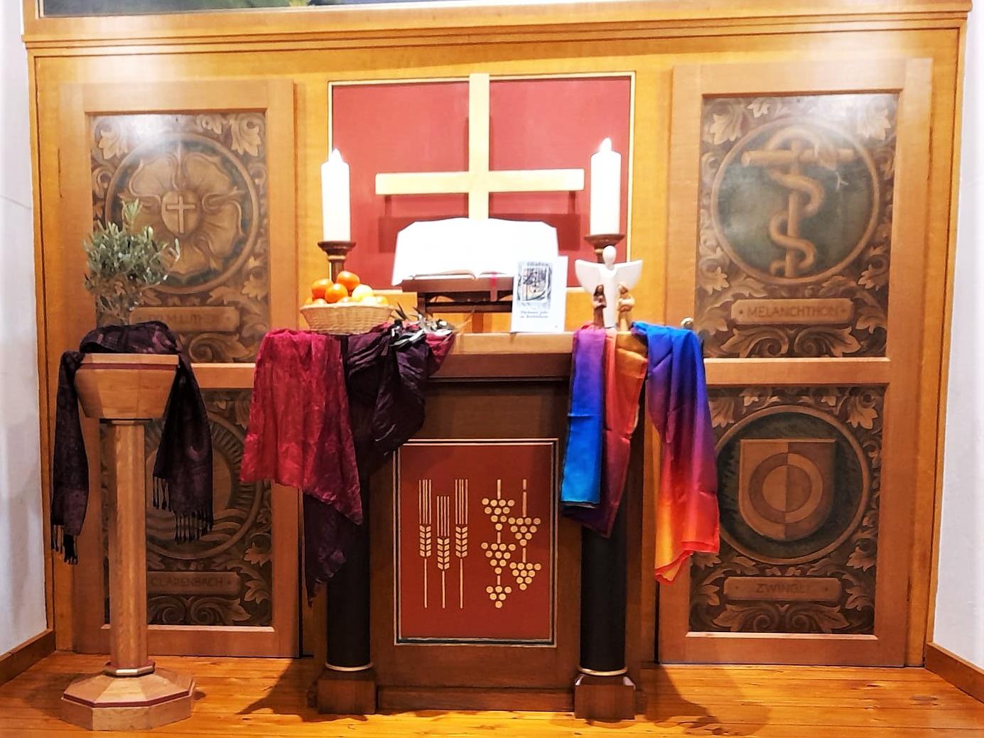 Der Altar in der evangelischen Kirche in Morbach