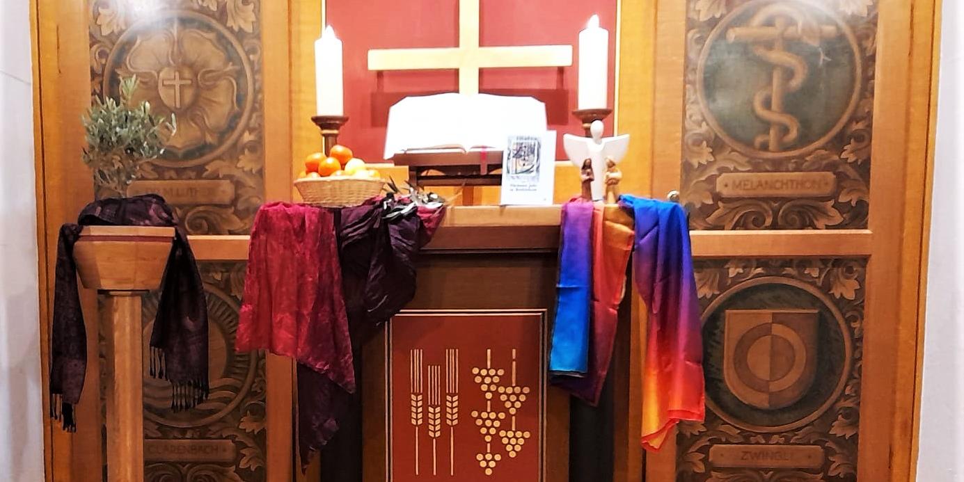Der Altar in der evangelischen Kirche in Morbach