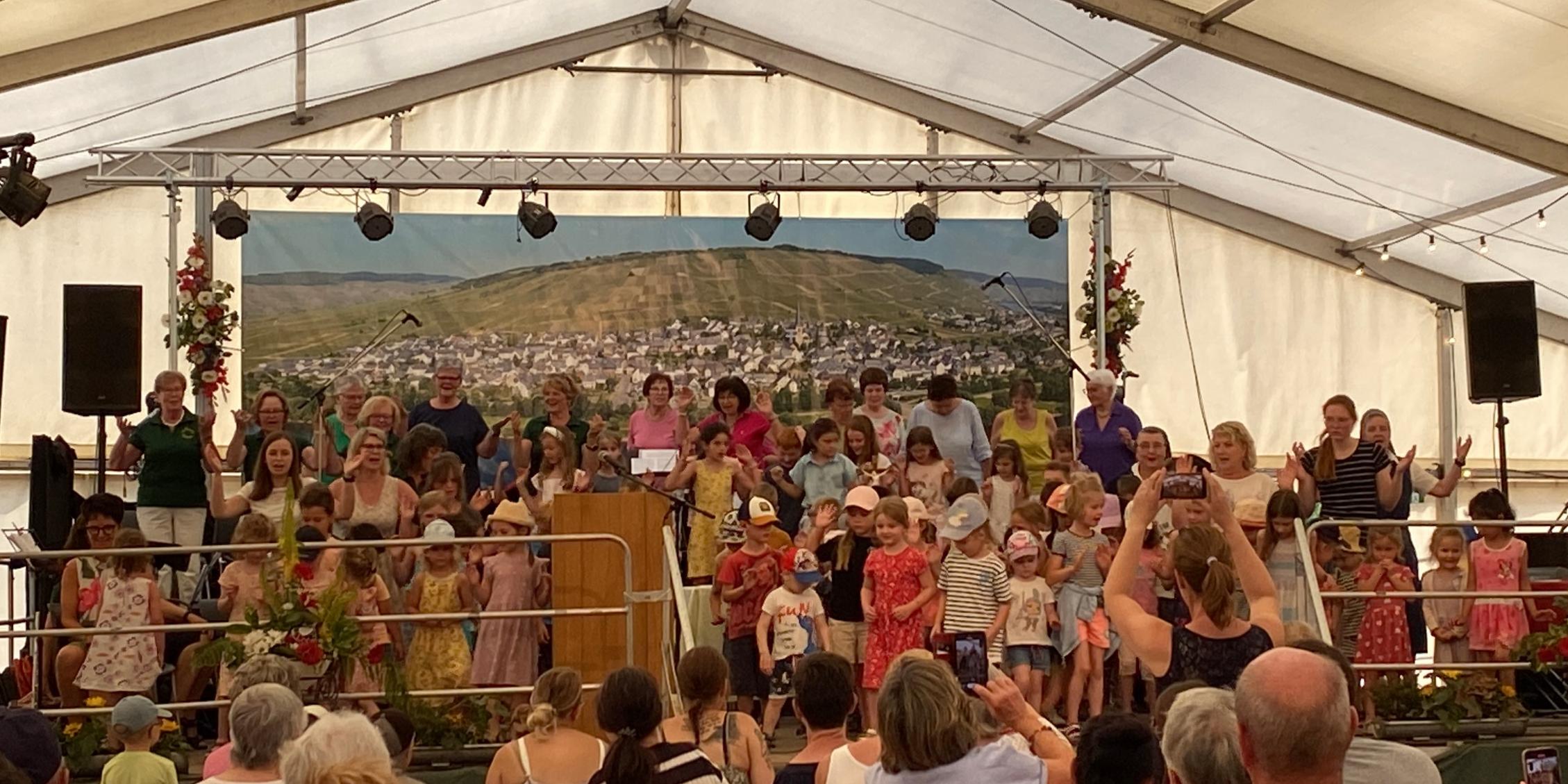 Marktgottesdienst mit Schwester Teresa Zukic zur Weinkirmes 2023 in Rachtig