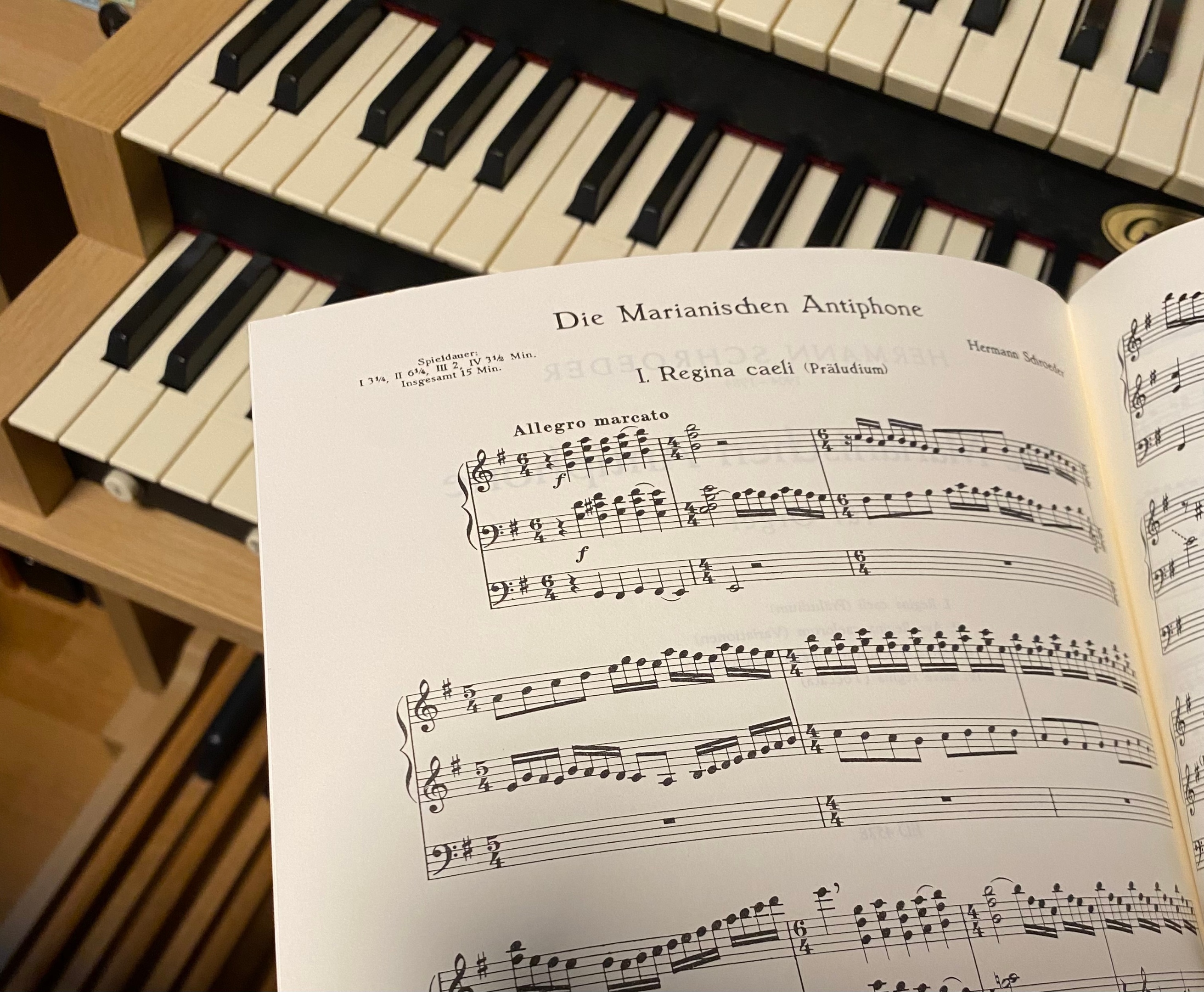 Das 'Regina Caeli' aus den 'Marianischen Antiphonen' von Hermann Schroeder