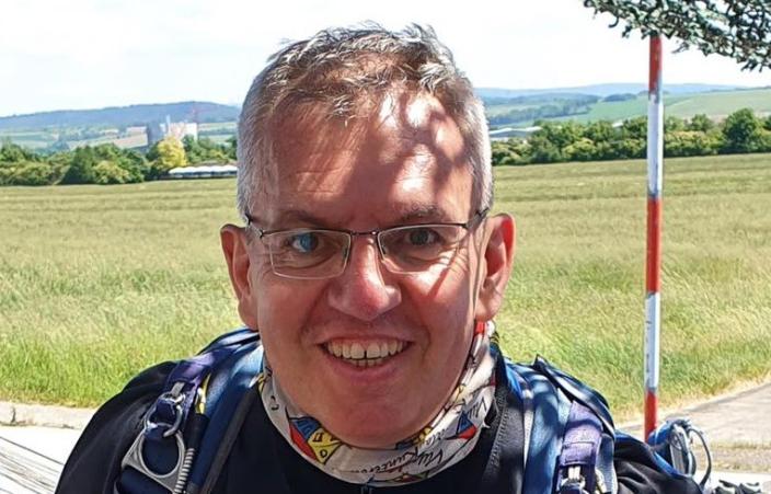 20251108 Peter Klauer Fallschirm_z