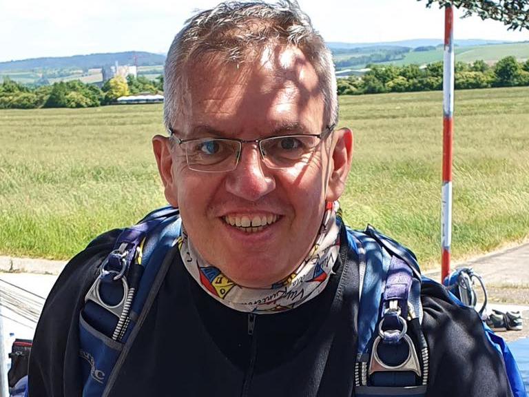 20251108 Peter Klauer Fallschirm