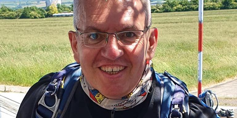 20251108 Peter Klauer Fallschirm