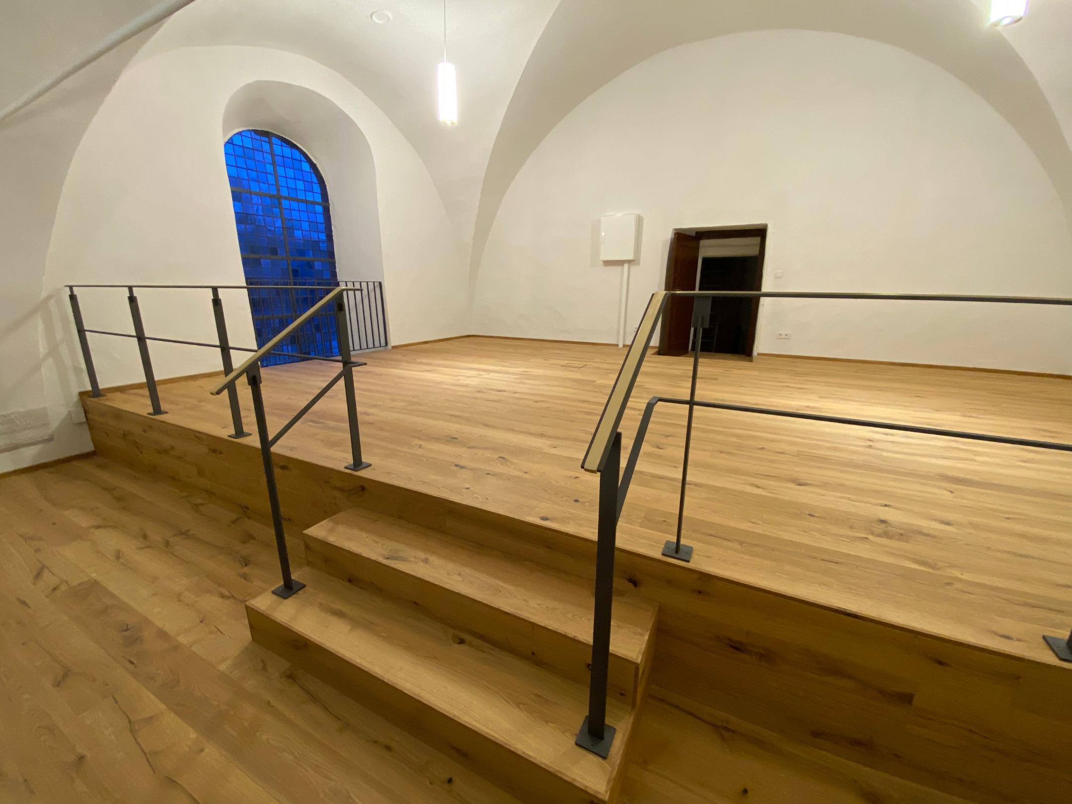 St. Georg Kesten - Die im Zuge der Innenrenovierung aufwendig renovierte Empore