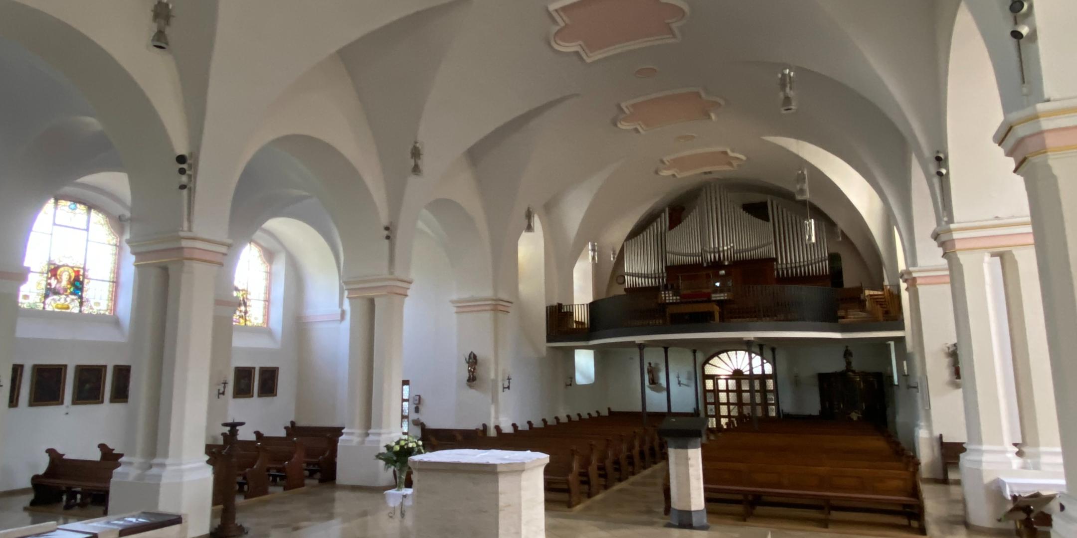 Kues St. Briktius 05 - Innenansicht, Blick Richtung Orgelempore