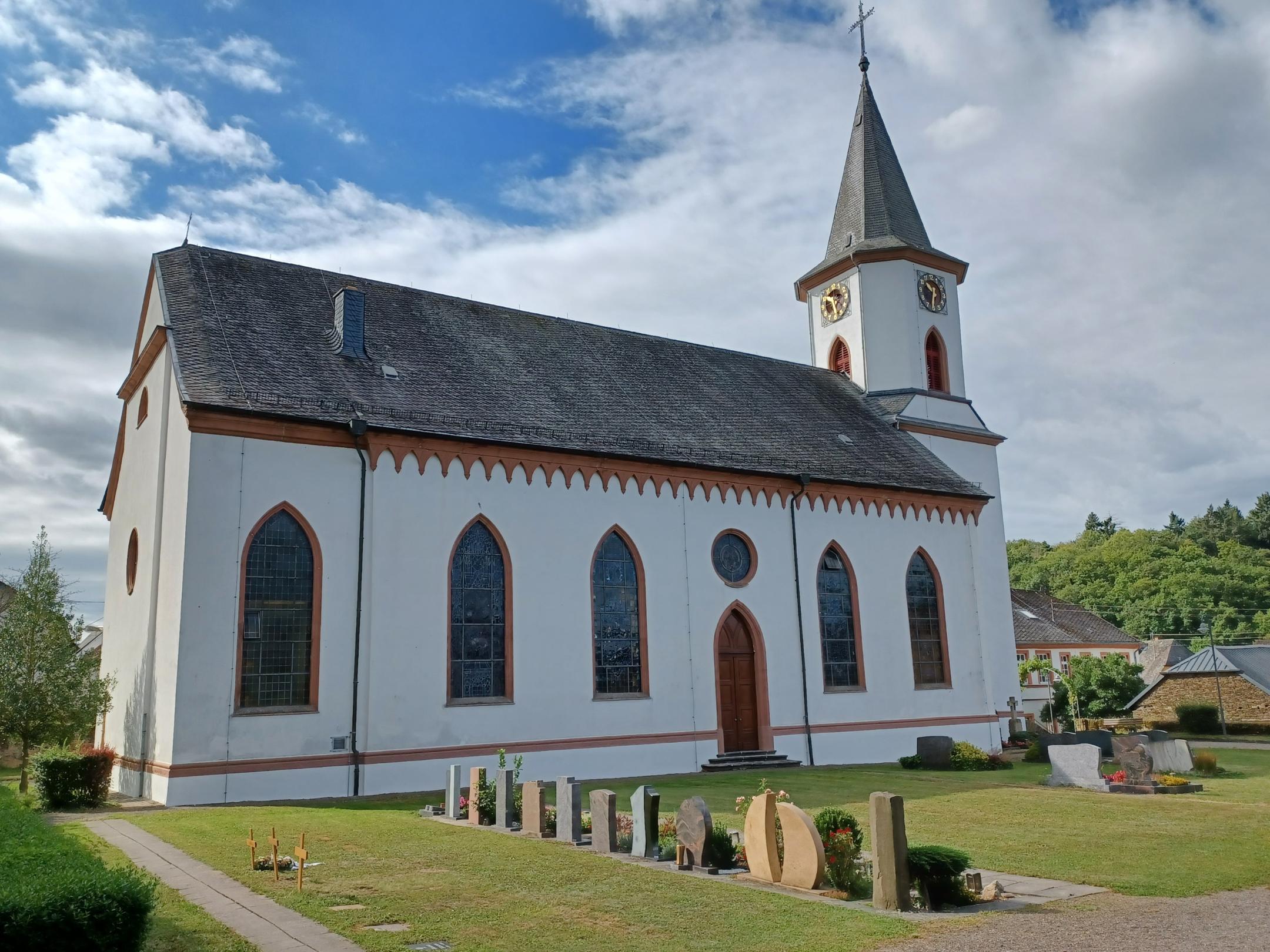 Maring St. Remigius 01 - Außenansicht