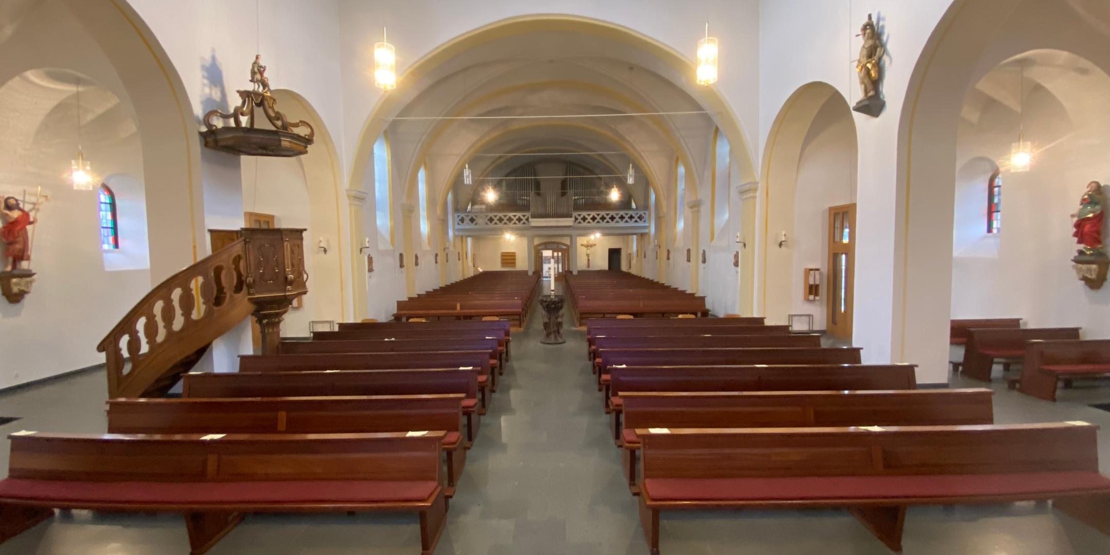 Piesport OT Niederemmel St. Martin 06 - Gesamtansicht Innenraum - Blick Richtung Orgelempore